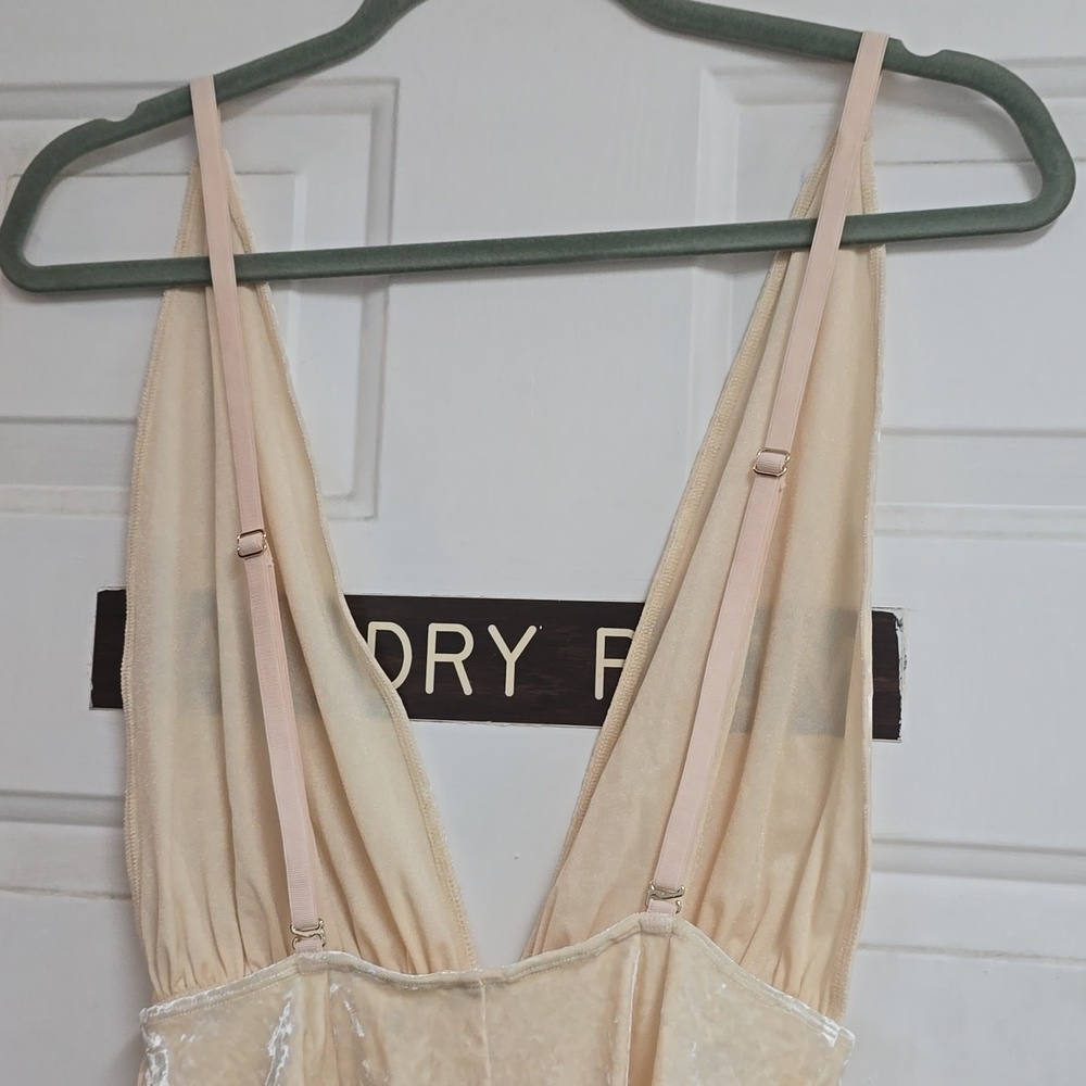 Set HAH Intimates Comin’ in Haht Cream Velvet Bodysuit and Pants - Picture 6 of 15